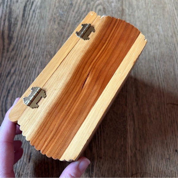 Handmade Vintage Tennessee jewelry trinket box with lid cedar collectible - Picture 6 of 7